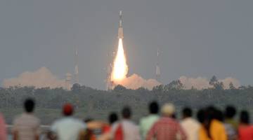 Индия теряет связь с недавно запущенным спутником