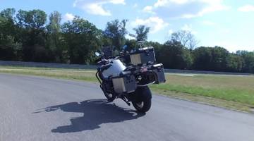 В BMW создали беспилотный мотоцикл для испытания новых систем безопасности