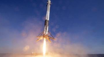 Дважды летавшая ступень Falcon 9 «выжила» при посадке на воду