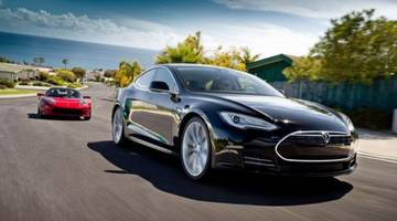 Электромобили Tesla получат автопилот 15 октября