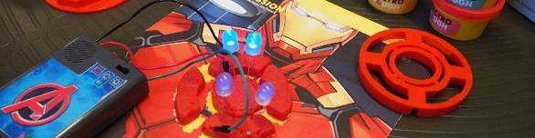 Дети играют в механиков для героев Marvel с помощью Electro Hero Kit